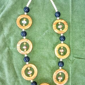 Elegant Gold and Black Necklace